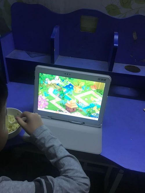 電子產品進課堂 賦能教學多樣性，而非加重家庭負擔